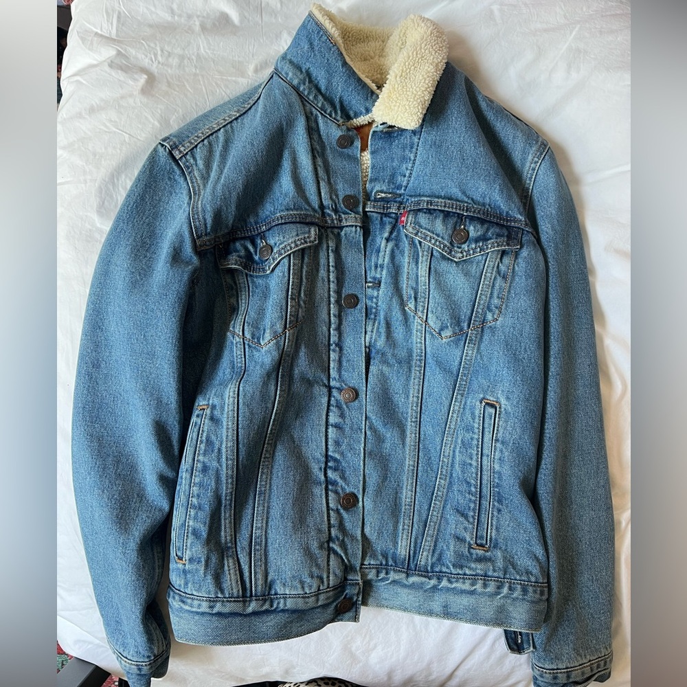 Levi’s Sherpa Jacket Size M